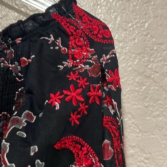 Anthrpologie Raga Midnight‎ Blossom Smocked Bell Sleeve Embroidered Crop Top XS - Picture 7 of 8